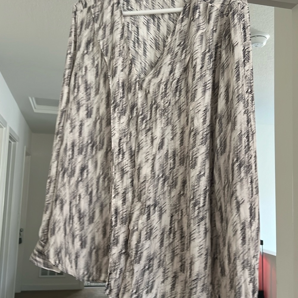 Like new women’s dress blouse